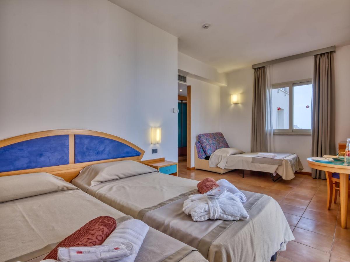 Hotel Antares เลโตยานนี ภายนอก รูปภาพ