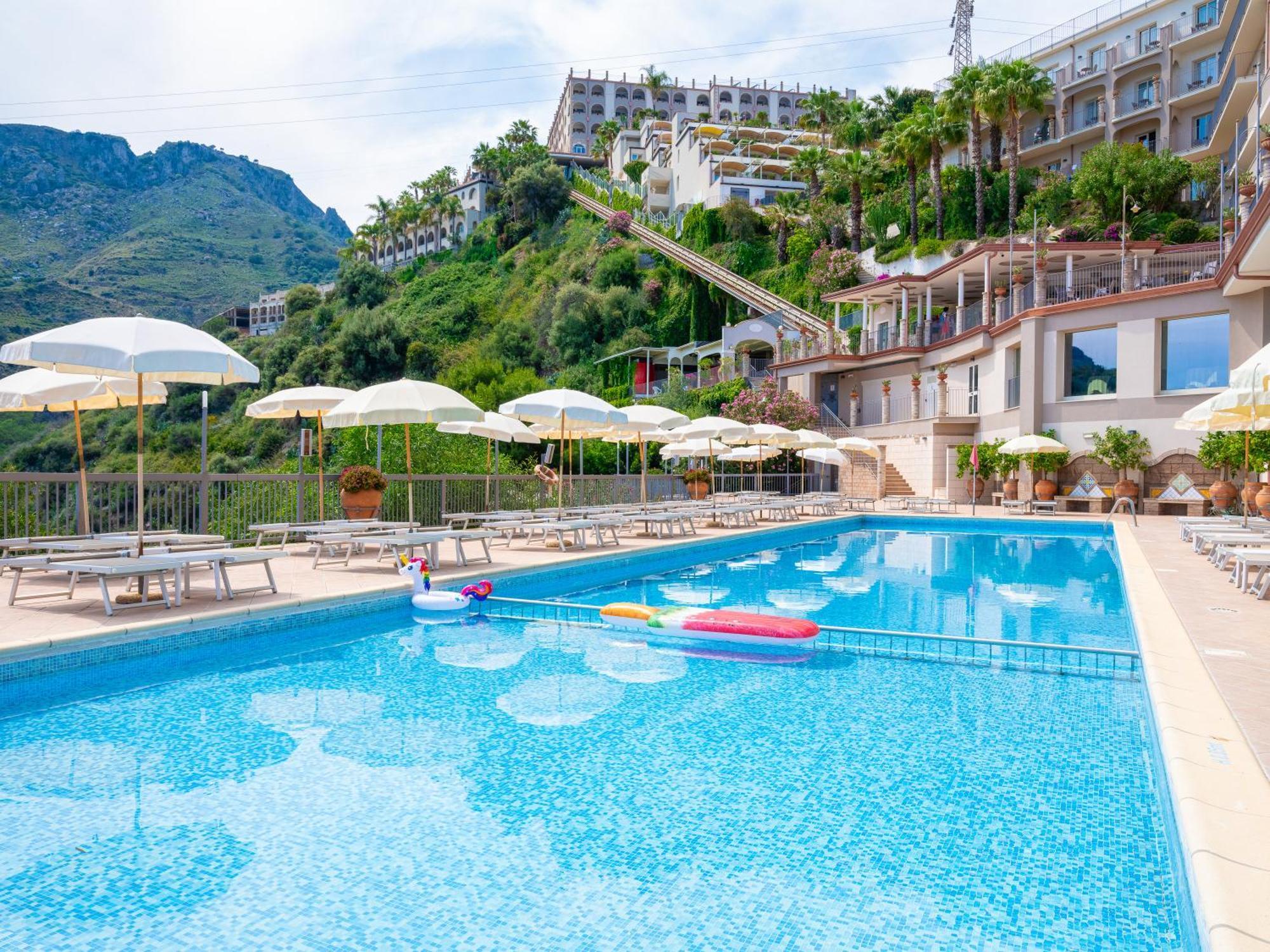 Hotel Antares เลโตยานนี ภายนอก รูปภาพ