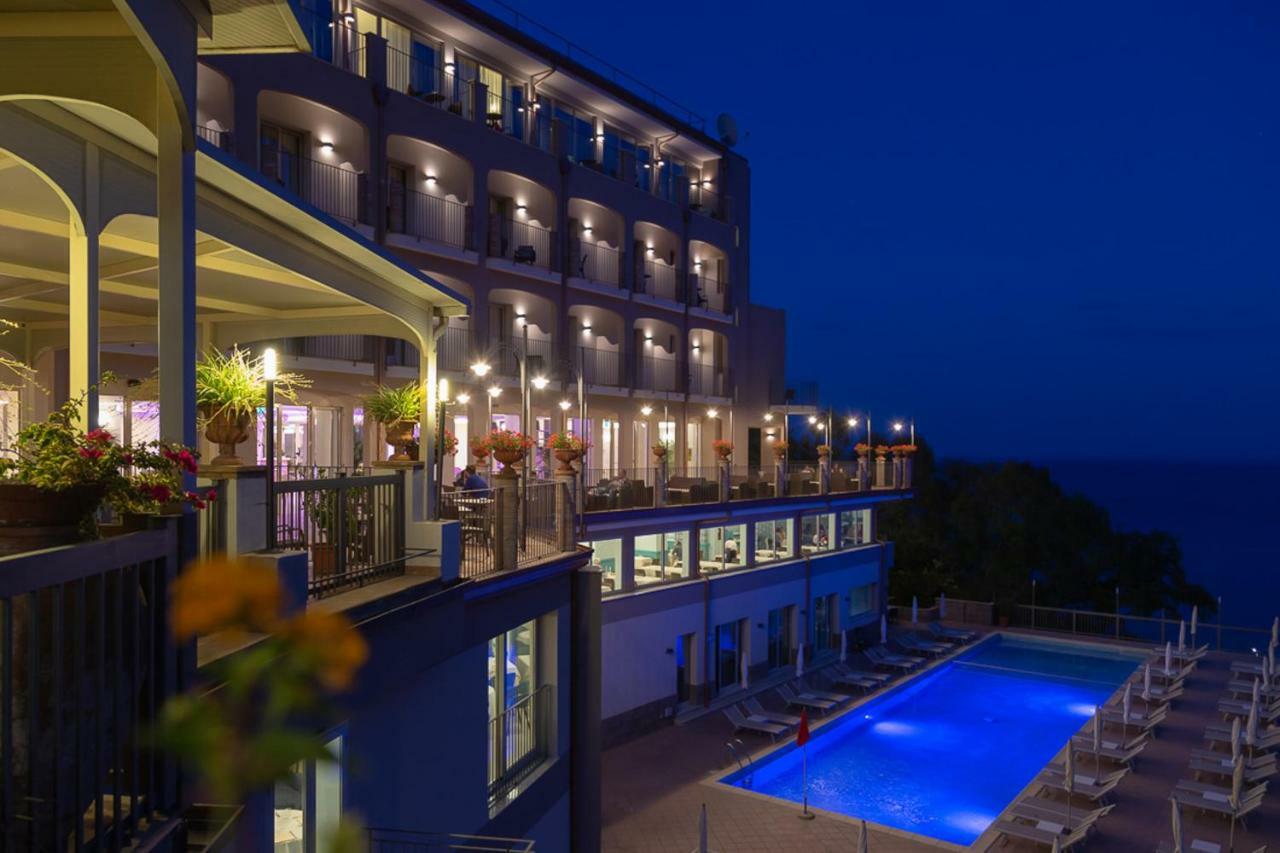 Hotel Antares เลโตยานนี ภายนอก รูปภาพ
